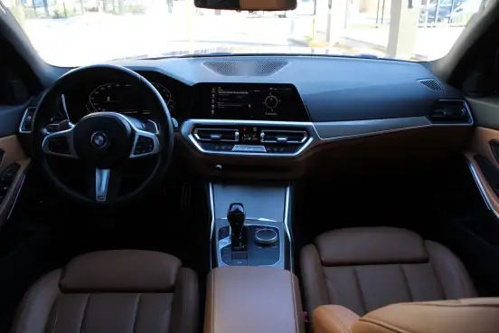 BMW-330e-2022