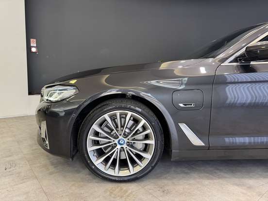 BMW-530e-2022