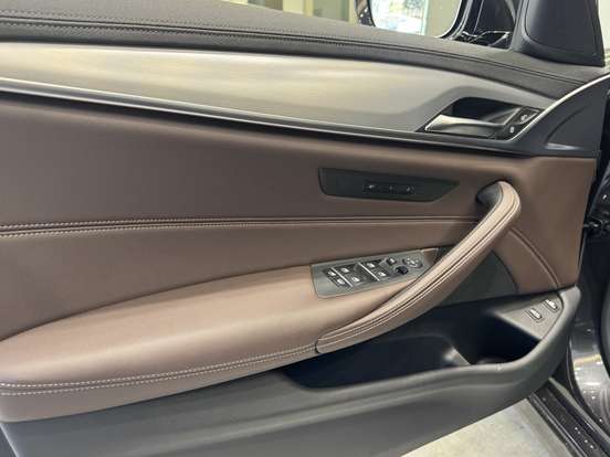 BMW-530e-2.0 16V TWINPOWER HÍBRIDO LUXURY AUTOMÁTICO BMW-530e-2022