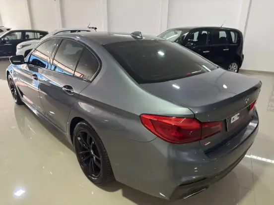 BMW-530i-2.0 16V TURBO GASOLINA M SPORT AUTOMÁTICO BMW-530i-2018