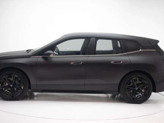 BMW-iX-2023