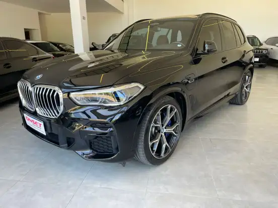 BMW-X5-2021