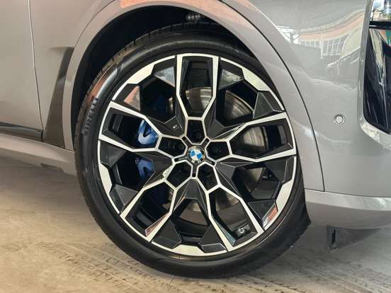 BMW-X7-2025