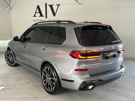 BMW-X7-2025