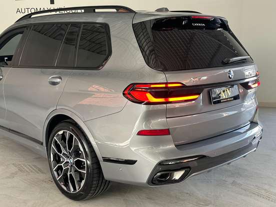 BMW-X7-2025