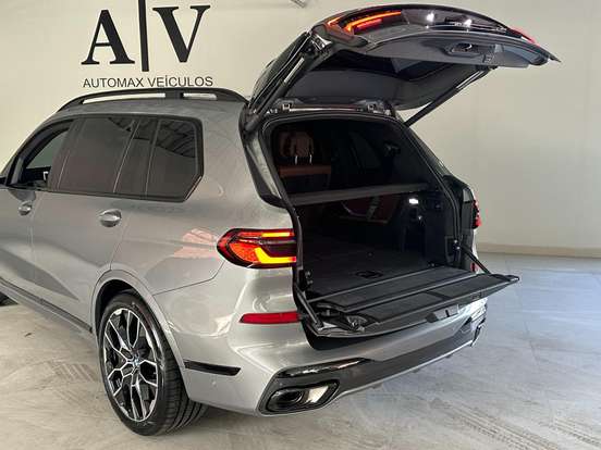 BMW-X7-2025