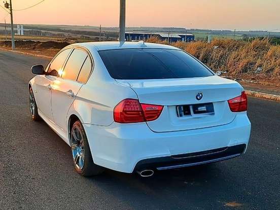 BMW-318i-2011