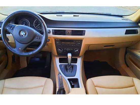 BMW-318i-2.0 SEDAN 16V GASOLINA 4P AUTOMÁTICO BMW-318i-2011