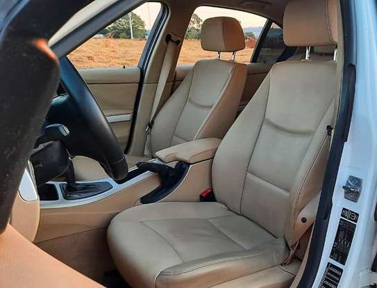 BMW-318i-2011