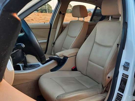 BMW-318i-2.0 SEDAN 16V GASOLINA 4P AUTOMÁTICO BMW-318i-2011