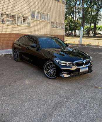 BMW-320i-2021