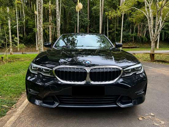 BMW-320i-2020