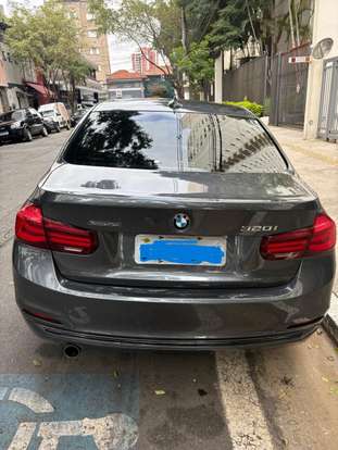 BMW-320i-2018