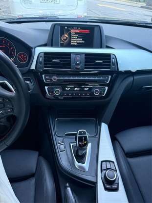 BMW-320i-2017
