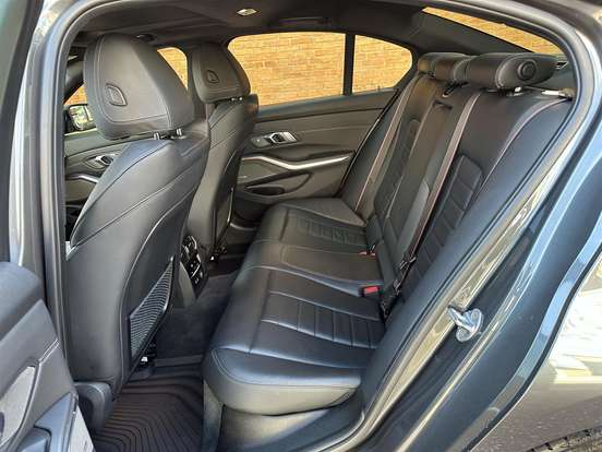 BMW-330i-2019