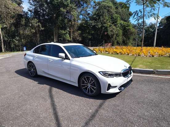 BMW-330i-2019