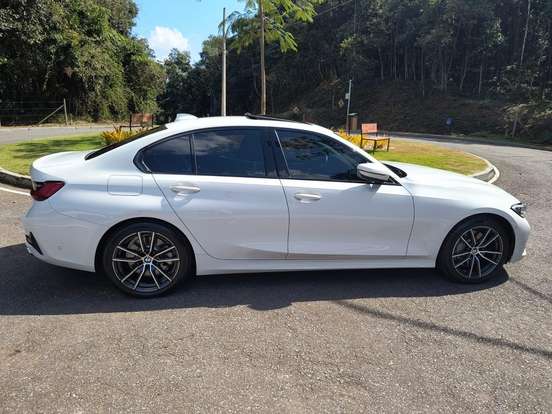 BMW-330i-2019