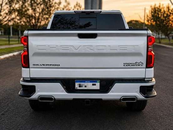 CHEVROLET-SILVERADO-5.3 V8 GASOLINA 1500 HIGH COUNTRY 4X4 AUTOMÁTICO CHEVROLET-SILVERADO-2023
