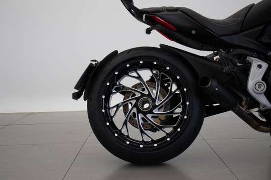 DUCATI-XDIAVEL-2017