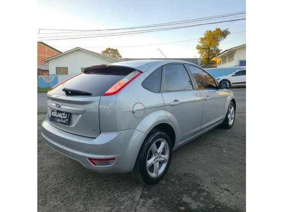 FORD-FOCUS-2010