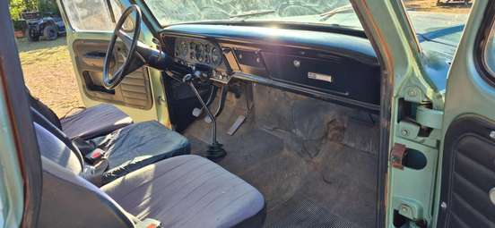 FORD-F-1000-1984