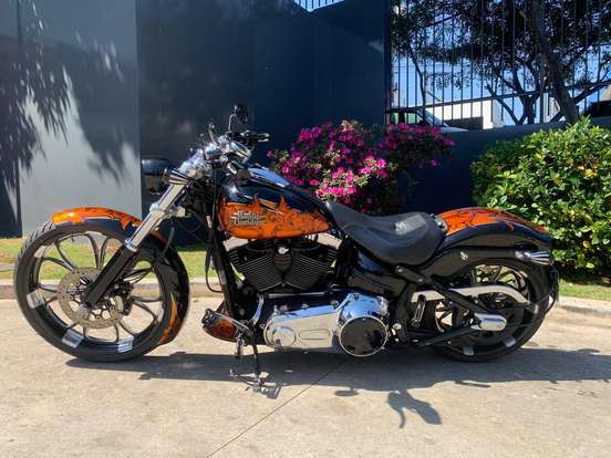 HARLEY-DAVIDSON-SOFTAIL BREAKOUT-2015