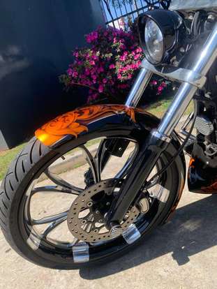 HARLEY-DAVIDSON-SOFTAIL BREAKOUT-2015