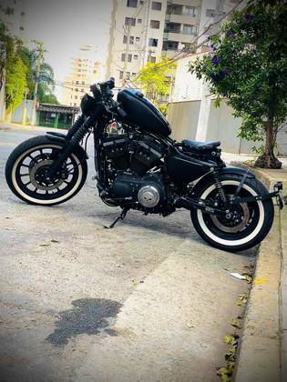 HARLEY-DAVIDSON SPORTSTER XL 883 R 