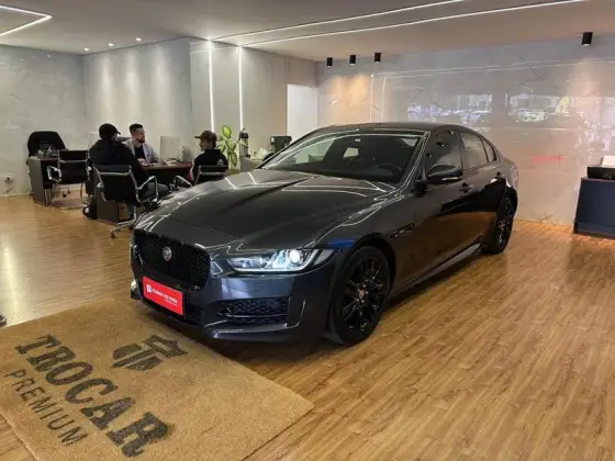 JAGUAR XE 2.0 16V INGENIUM P250 GASOLINA R-SPORT 4P AUTOMÁTICO JAGUAR XE 2.0 16V INGENIUM P250 GASOLINA R-SPORT 4P AUTOMÁTICO