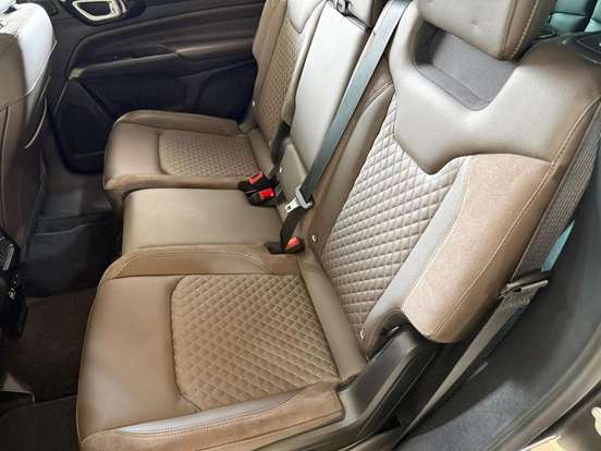 JEEP-COMMANDER-2024
