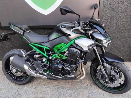 KAWASAKI-Z900-2025