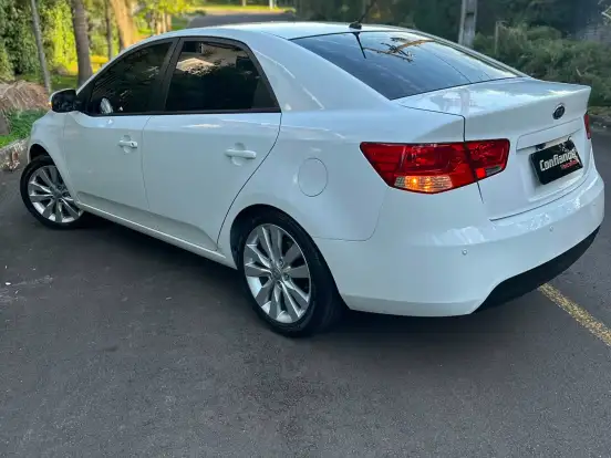 KIA-CERATO-1.6 EX3 SEDAN 16V GASOLINA 4P AUTOMÁTICO KIA-CERATO-2011