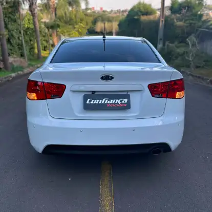 KIA-CERATO-1.6 EX3 SEDAN 16V GASOLINA 4P AUTOMÁTICO KIA-CERATO-2011
