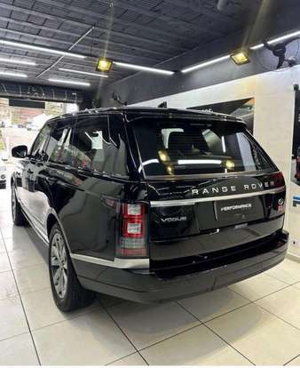 LAND ROVER-RANGE ROVER VOGUE-3.0 TDV6 4X4 24V TURBO DIESEL 4P AUTOMÁTICO LAND ROVER-RANGE ROVER VOGUE-2017