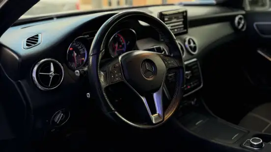 MERCEDES-BENZ-GLA 200-2015