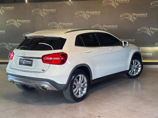MERCEDES-BENZ-GLA 200-1.6 CGI ADVANCE 16V TURBO FLEX 4P AUTOMÁTICO MERCEDES-BENZ-GLA 200-2016