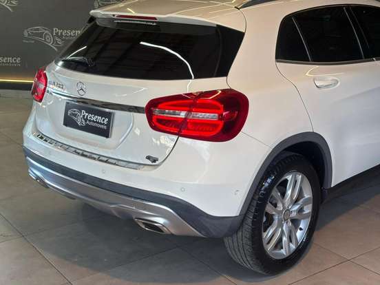 MERCEDES-BENZ-GLA 200-2016