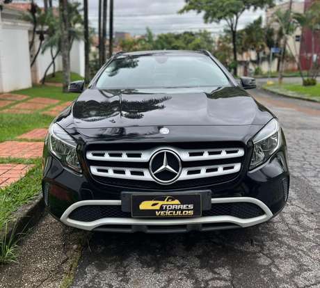MERCEDES-BENZ-GLA 200-2017