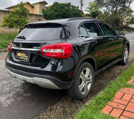 MERCEDES-BENZ-GLA 200-2017