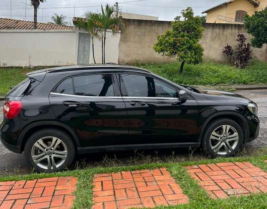 MERCEDES-BENZ-GLA 200-2017