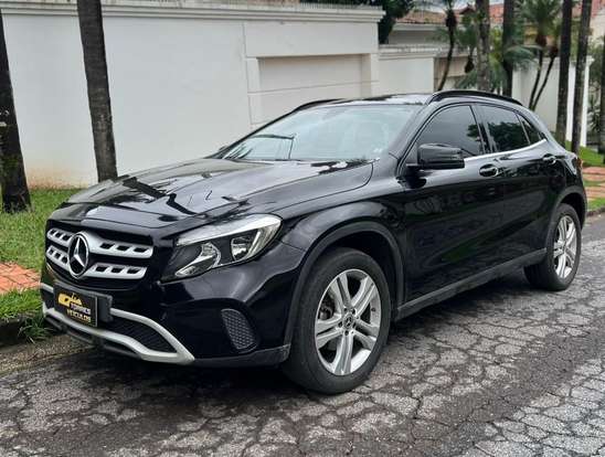 MERCEDES-BENZ-GLA 200-2017