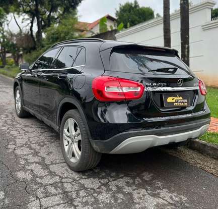 MERCEDES-BENZ-GLA 200-2017