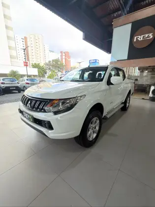 MITSUBISHI L200 TRITON 2.4 16V TURBO DIESEL GL CD 4X4 MANUAL