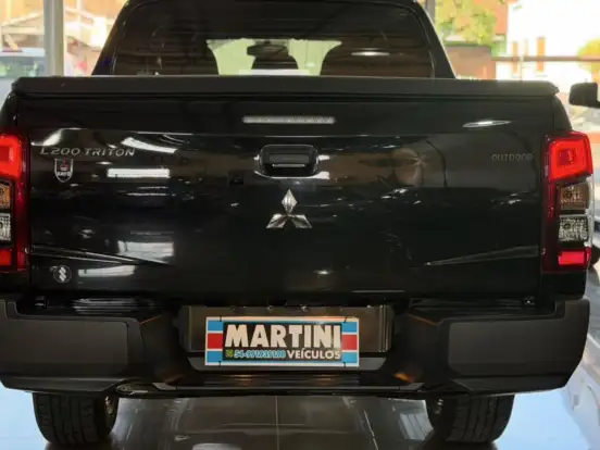 MITSUBISHI-L200 TRITON-2.4 16V TURBO DIESEL OUTDOOR GLS CD 4X4 AUTOMÁTICO MITSUBISHI-L200 TRITON-2025
