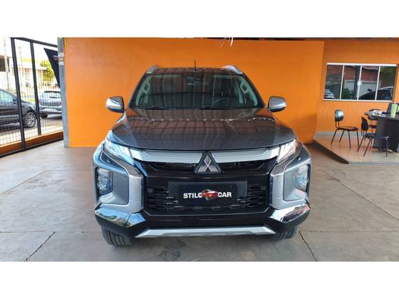 MITSUBISHI L200 TRITON 2.4 16V TURBO DIESEL SPORT HPE-S CD 4P 4X4 AUTOMÁTICO
