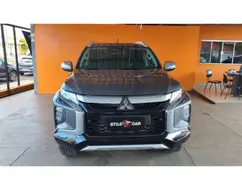 MITSUBISHI L200 TRITON 2.4 16V TURBO DIESEL SPORT HPE-S CD 4P 4X4 AUTOMÁTICO MITSUBISHI L200 TRITON 2.4 16V TURBO DIESEL SPORT HPE-S CD 4P 4X4 AUTOMÁTICO