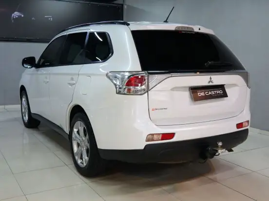 MITSUBISHI-OUTLANDER-2014