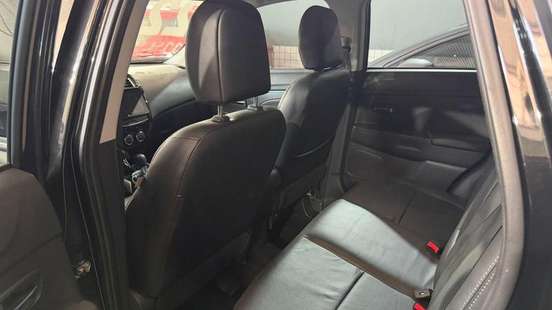 MITSUBISHI-OUTLANDER-2021