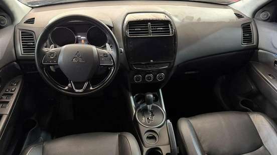 MITSUBISHI-OUTLANDER-2021