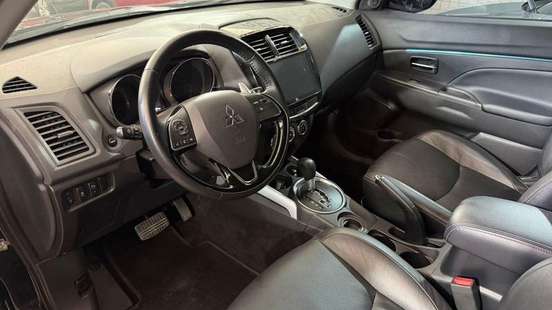 MITSUBISHI-OUTLANDER-2021